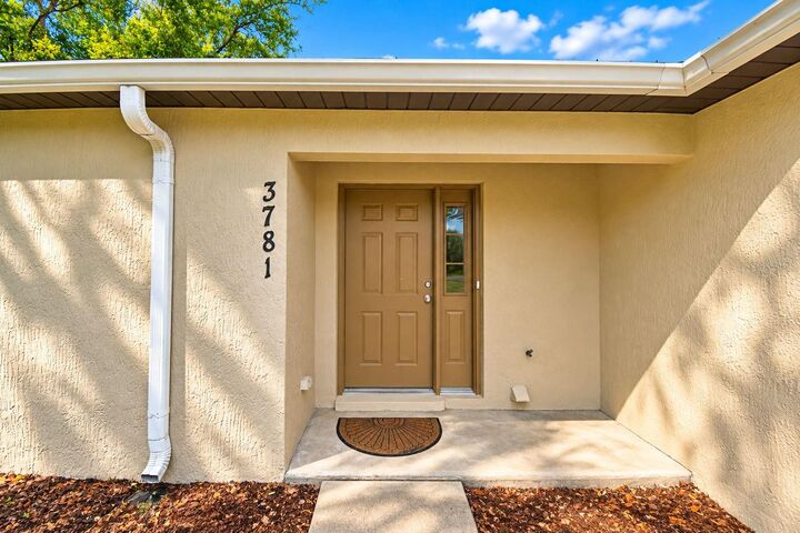 Property Photo: 3779 Red Oak Court FL 33898