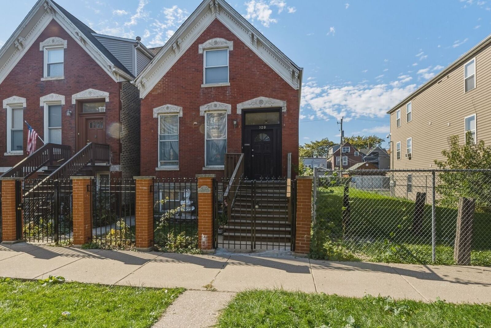 Property Photo:  920 N Mozart Street  IL 60622 