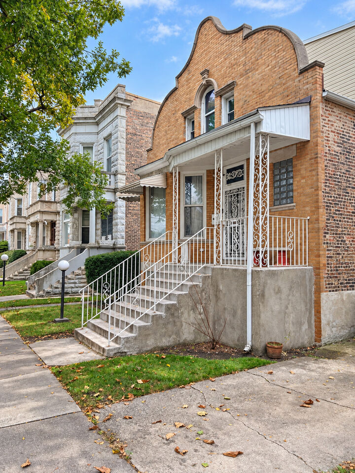 Property Photo: 2116 S Springfield Avenue IL 60623