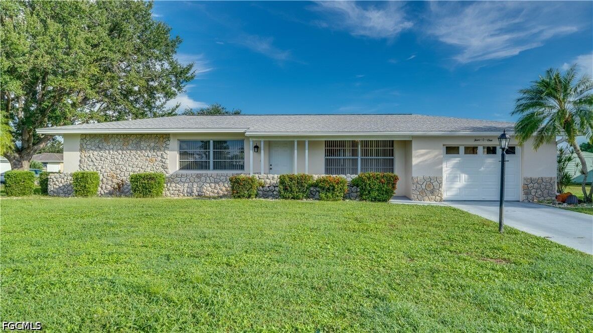 Property Photo:  401 Parkside Street  FL 33936 