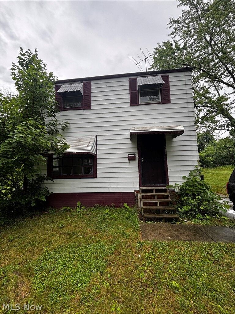 Property Photo: 3833 E 144th Street OH 44128