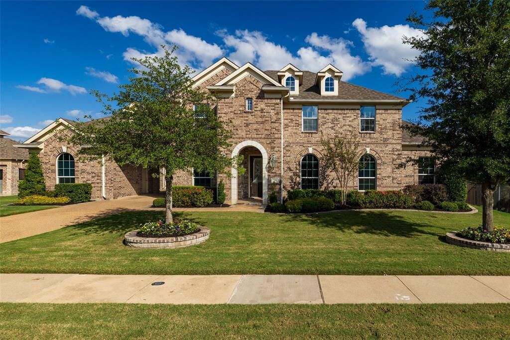 Property Photo:  501 Rawhide Path  TX 76248 