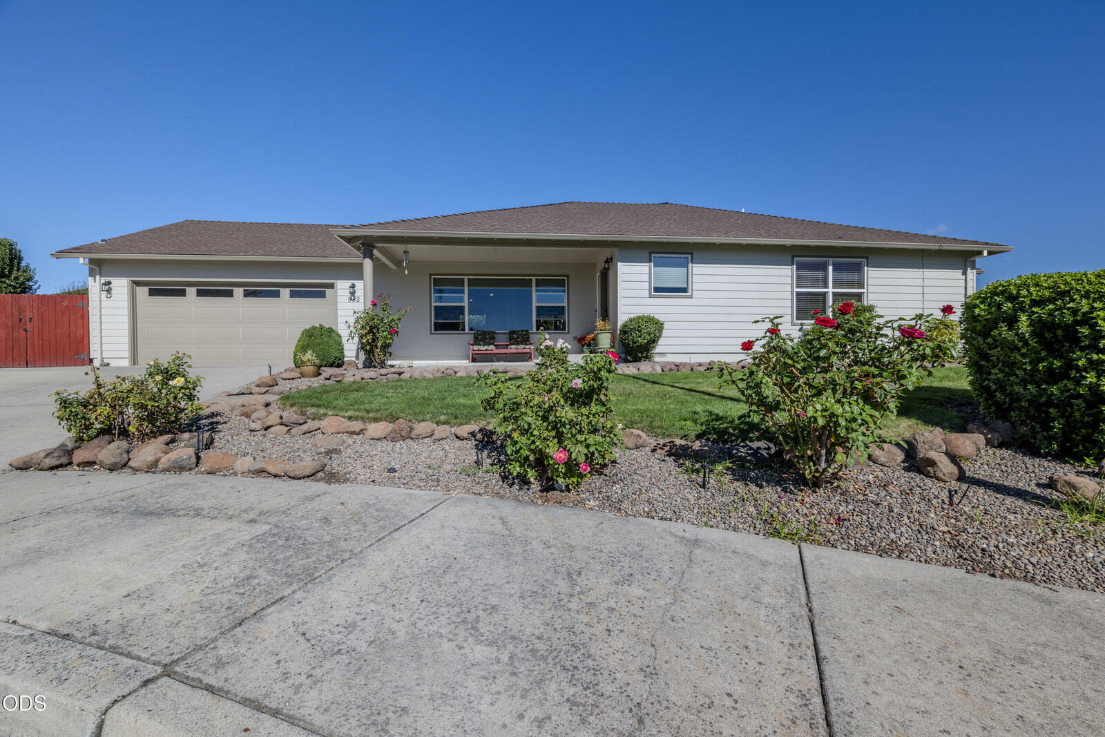 Property Photo: 982 Jessica Court OR 97524