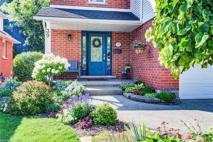 Property Photo:  39 Oliver Court SE  ON N2N 3E7 
