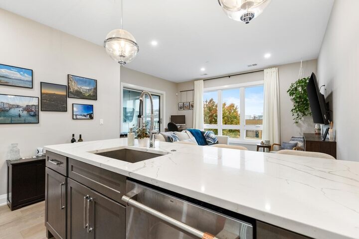 Property Photo:  44 Ellery St 303  MA 02127 
