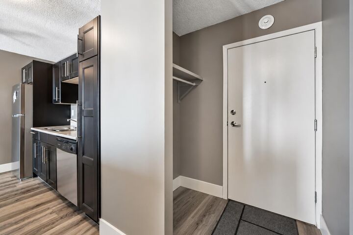 Property Photo:  505 19 Avenue SW 405  AB T2S 0E4 