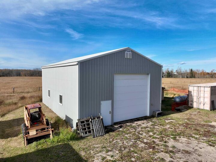 Property Photo:  105036 Twp Rd 730  AB T0H 2C0 