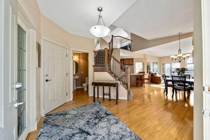 Property Photo:  31 Springbank Terrace SW  AB T3H 4S8 