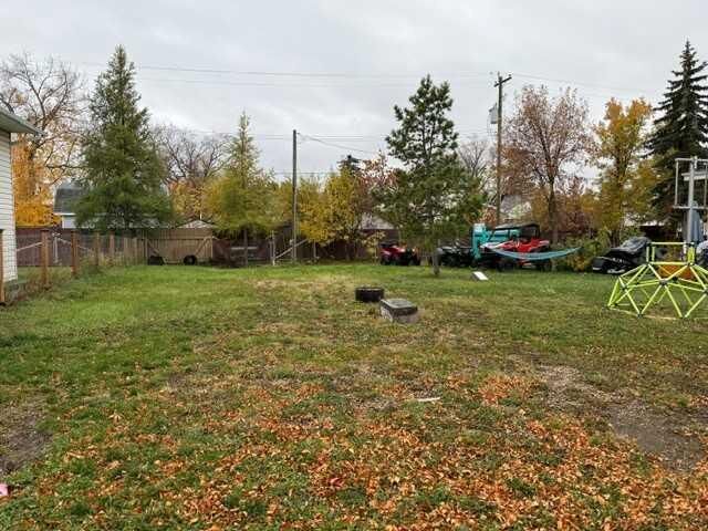 Property Photo:  9907 102 Avenue  AB T8X 5A4 