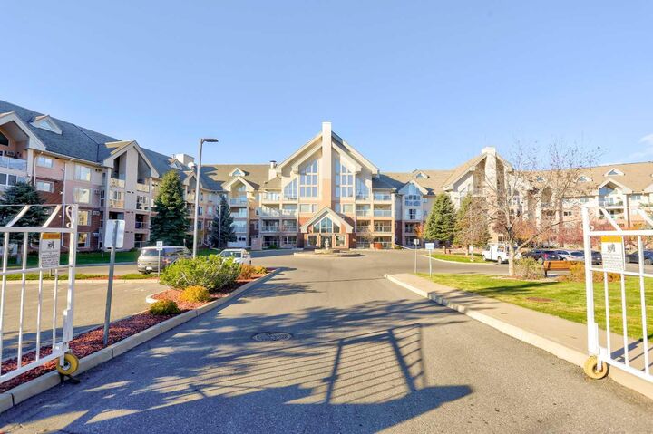 Property Photo:  100 2 Avenue S 332  AB T1K 0B5 