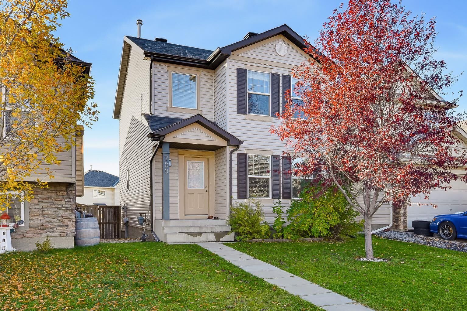 Property Photo:  220 Covemeadow Road NE  AB T3K 6E7 