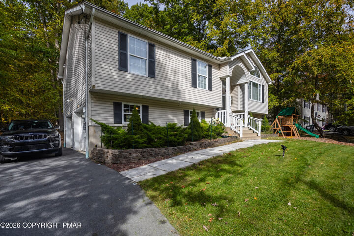 Property Photo:  1111 Hunters Woods Drive  PA 18301 