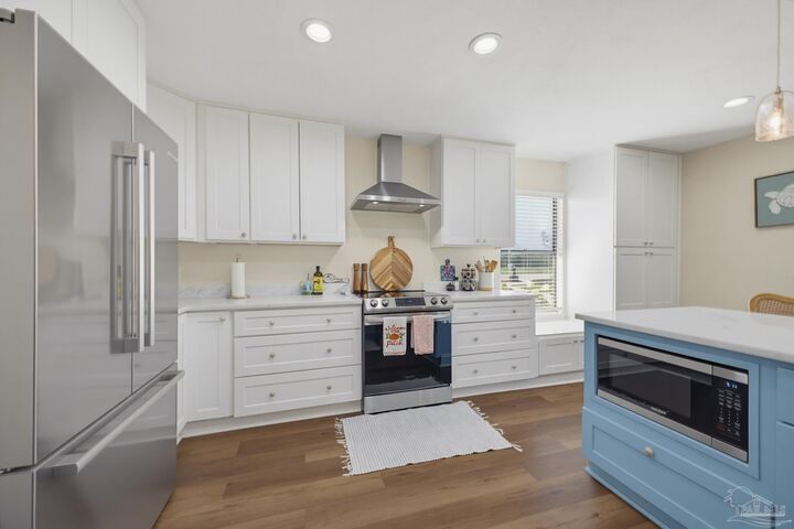 Property Photo: 12186 Gulf Beach Hwy FL 32507