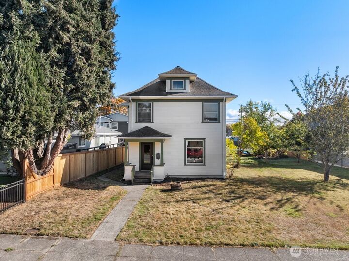 Property Photo: 2305 Harrison Avenue WA 98201