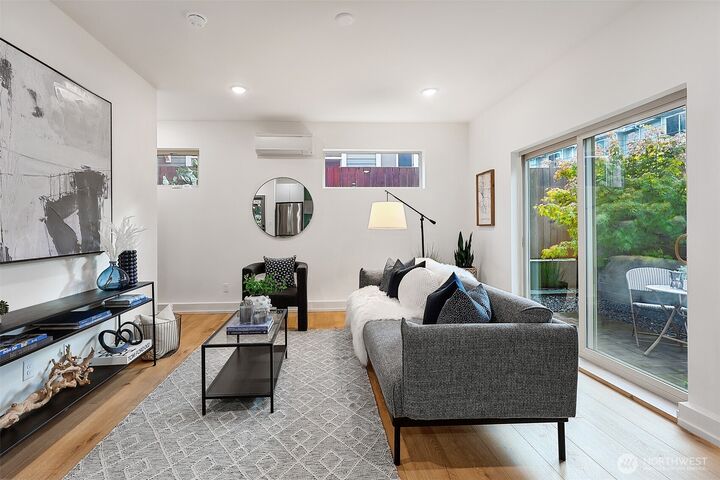 Property Photo:  2639  41st Avenue SW B  WA 98116 