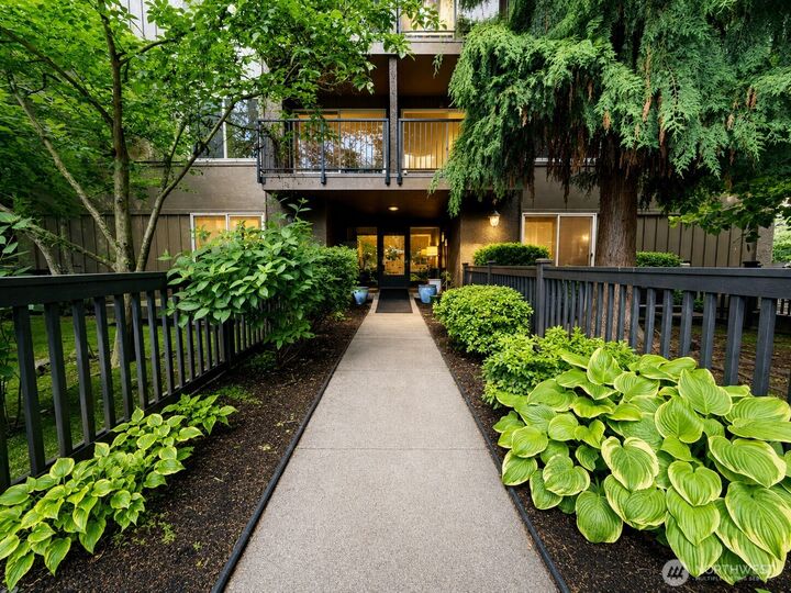 Property Photo:  731  Broadway  E 301  WA 98102 