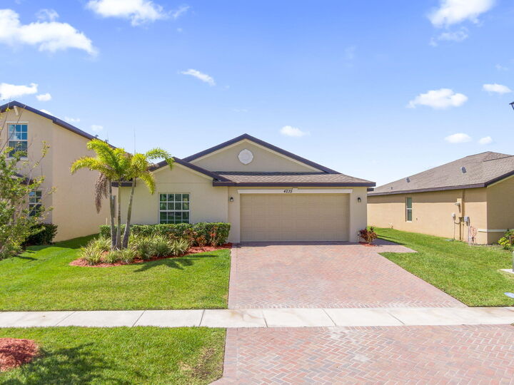 Property Photo: 4235 Troon Place FL 34947