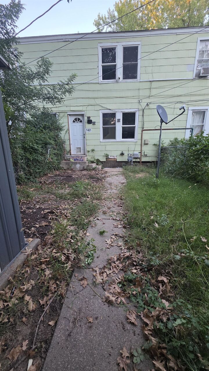 Property Photo:  1461 S Pershing Ct  KS 67218-3163 