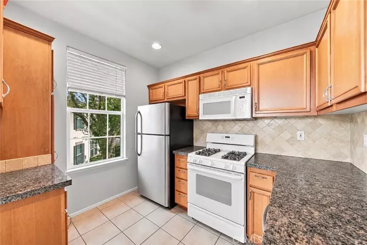 Property Photo:  24124 Victoria 57  CA 91355 