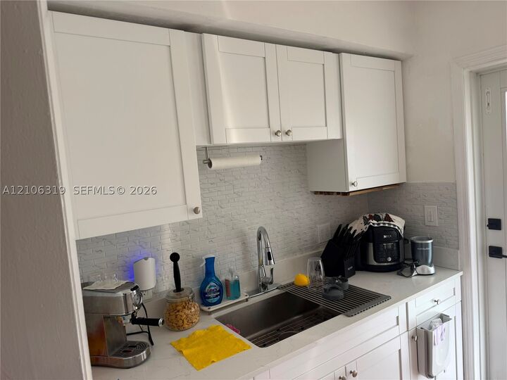 Property Photo:  637 SW 11th St 5W  FL 33130 