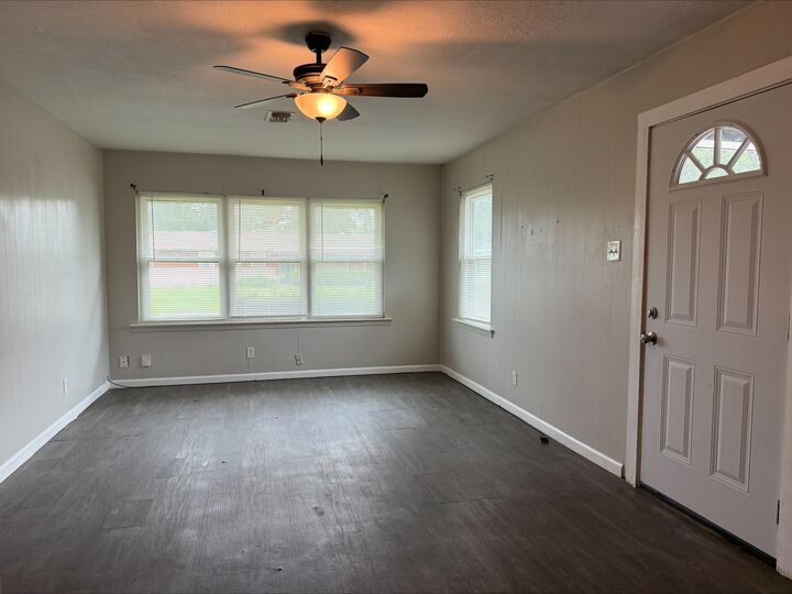 Property Photo: 404 Crepe Myrtle TX 77630