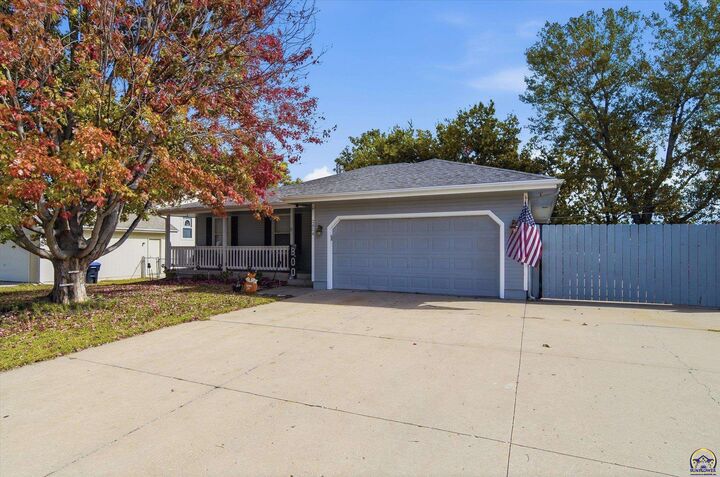Property Photo:  2604 SW Ancaster Rd  KS 66614 