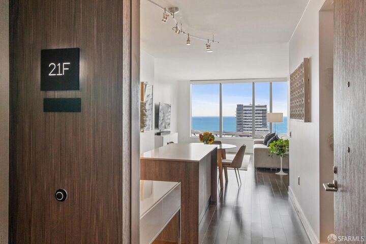Property Photo:  201 Folsom Street 21F  CA 94105 