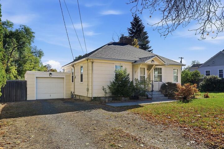 Property Photo:  517 S Bowdish Rd  WA 99206 