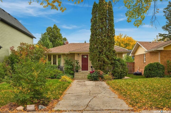 Property Photo: 1629 Cairns Avenue SK S7H 2H7