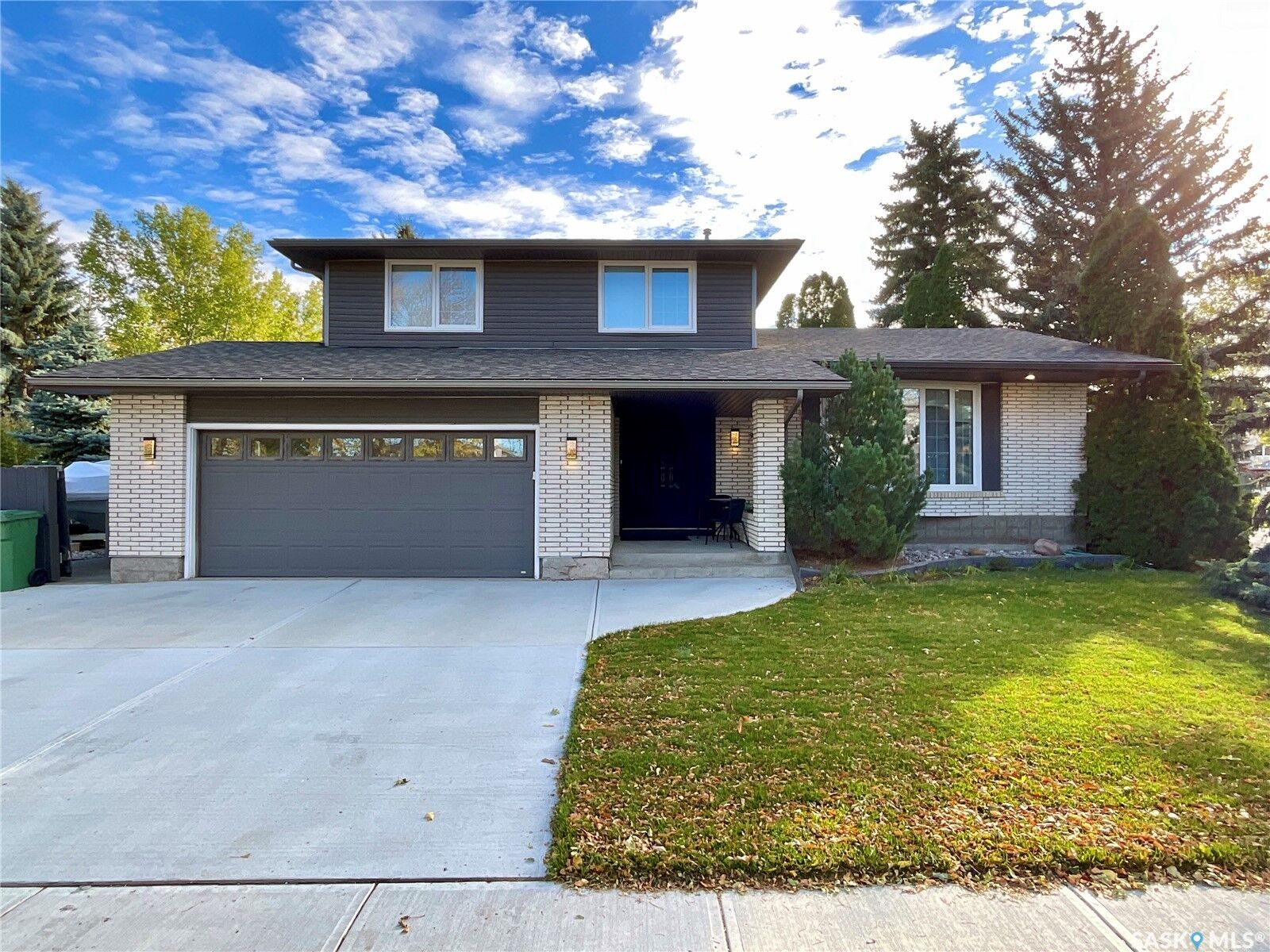Property Photo:  353 Lockwood Road  SK S4S 6E5 