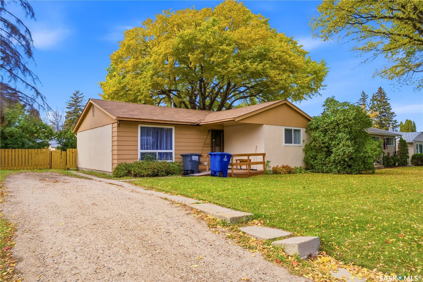 Property Photo:  701 Y Avenue N  SK S7L 3L3 