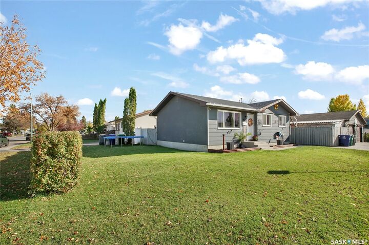 Property Photo: 3887 Miyo-Wâhkôhtowin Road SK S7L 5T1