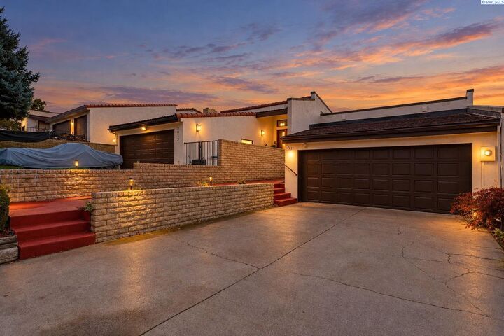 Property Photo:  2011 Fairway Drive  WA 99352 