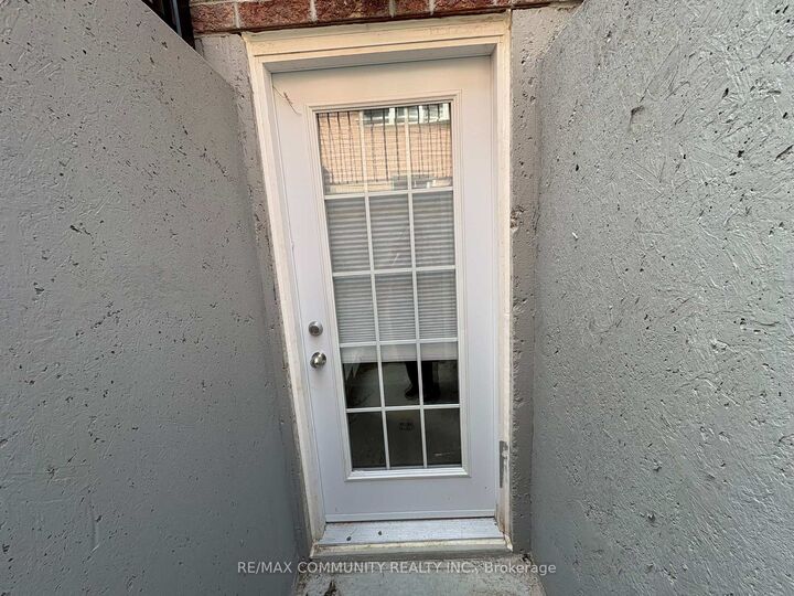 Property Photo:  60 Saint Hubert Drive Lower  ON L6P 1Y5 