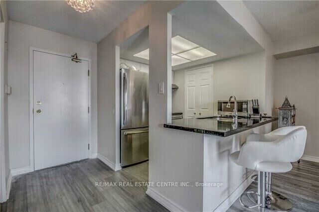 Property Photo: 285 Enfield Place 1908 ON L5B 4L8