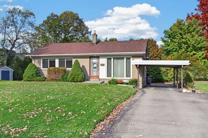 Property Photo: 226 Elmwood Crescent ON L9T 1C4