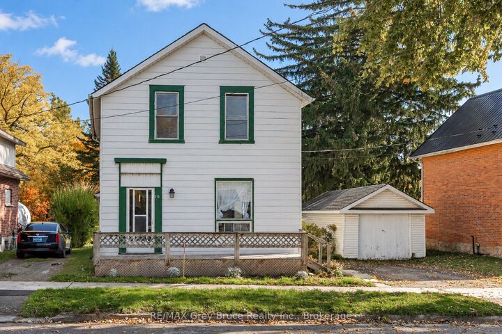 Property Photo:  213 Victoria Street  ON L9V 2Y1 