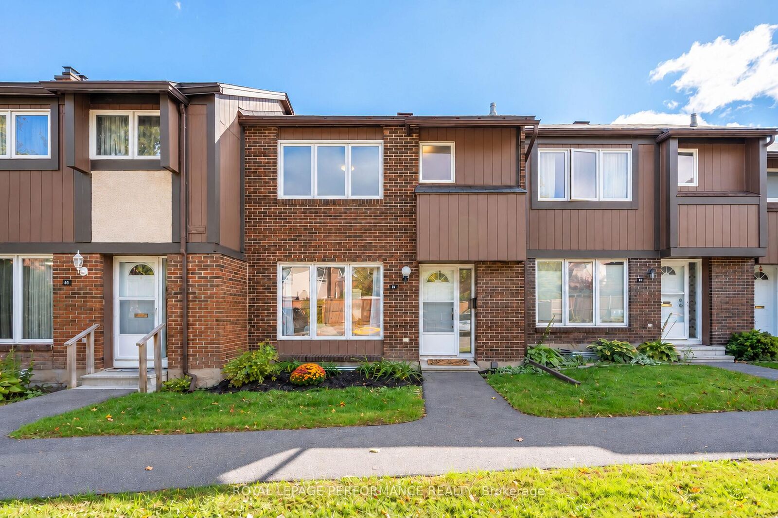 Photo de la propriété:  2111 Montreal Road 85  ON K1J 8M8 