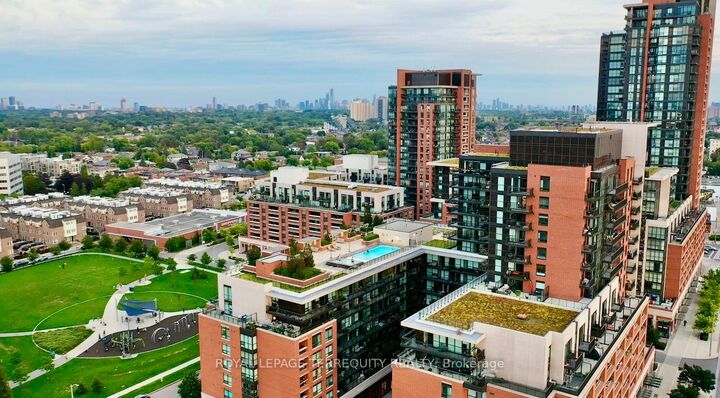 Property Photo:  3091 Dufferin Street 524  ON M6A 0C4 