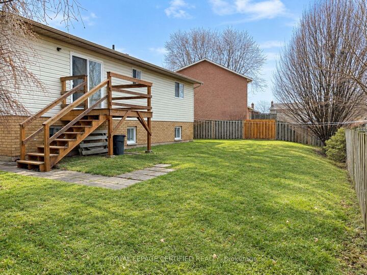 Property Photo:  23 Hickory Court  ON L3C 6S9 