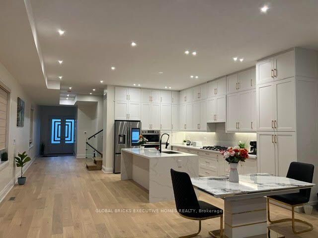 Property Photo:  25A Pine Avenue N  ON L5H 2P9 