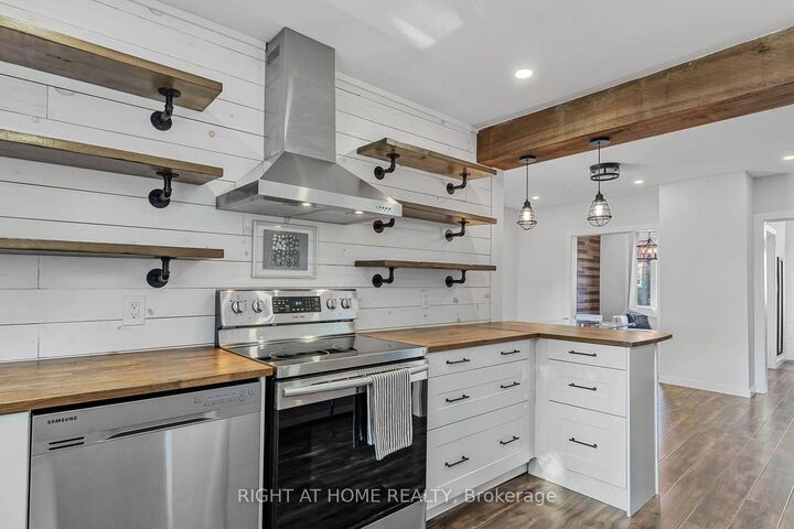 Property Photo:  110 Cameron Avenue N  ON L8H 4Z2 