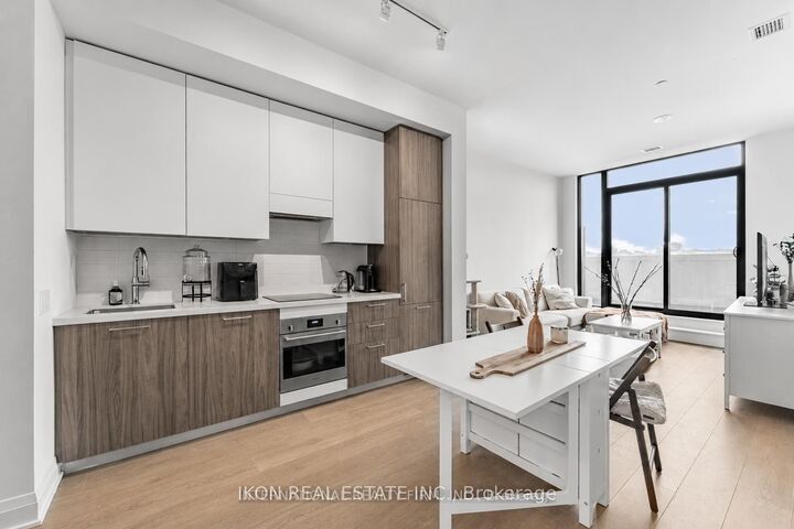 Property Photo:  33 Frederick Todd Way W 207  ON M4G 0C9 