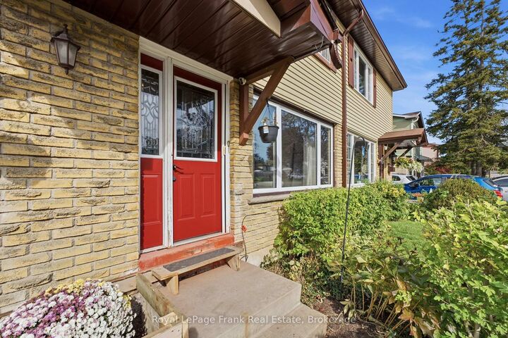 Property Photo: 694 Hillcroft Street ON L1G 7H6
