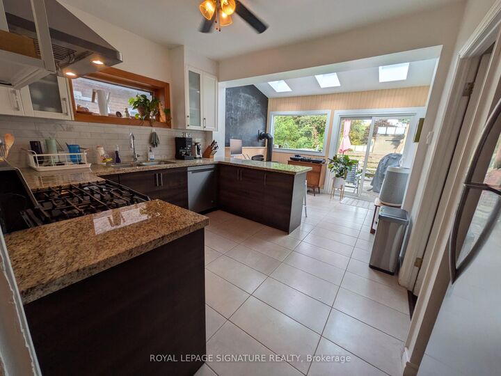 Property Photo:  255 Indian Road 2nd Floor Unit  ON M6R 2X3 