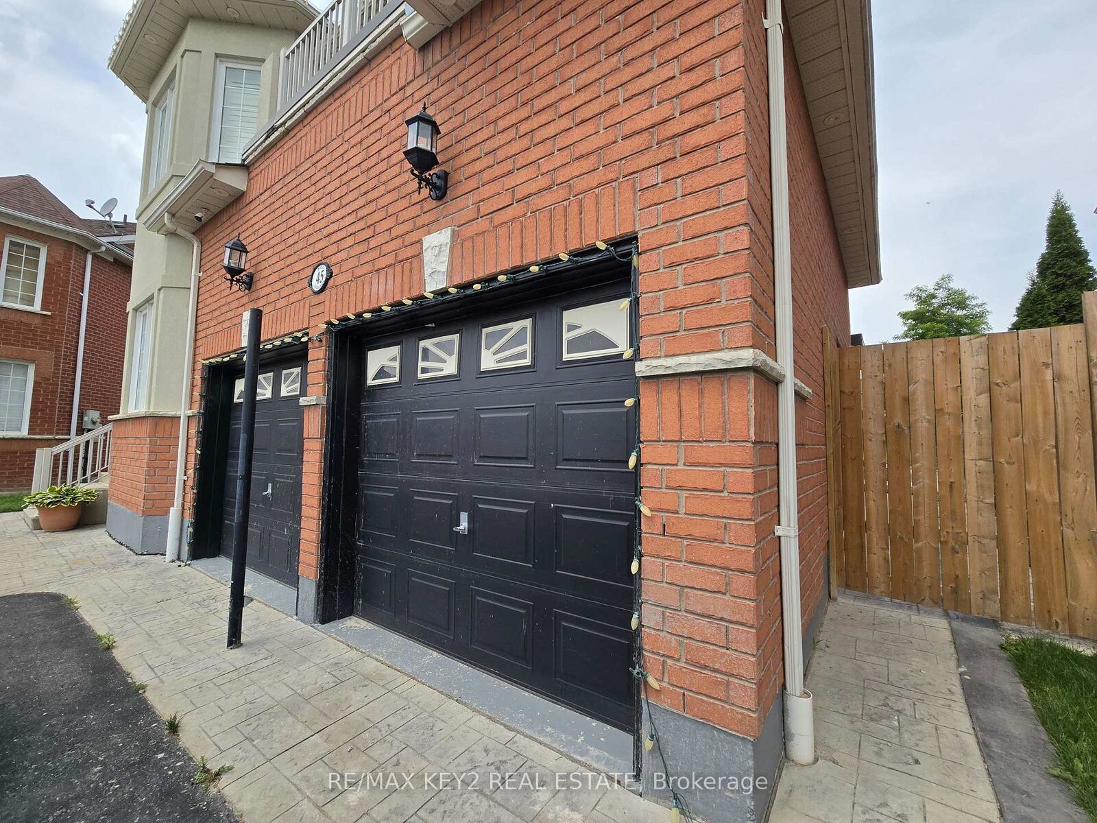 Property Photo:  45 Ball Crescent  ON L1P 1W6 