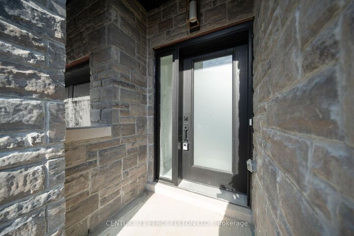Property Photo:  6635 Clock Court 6  ON L5W 1N2 