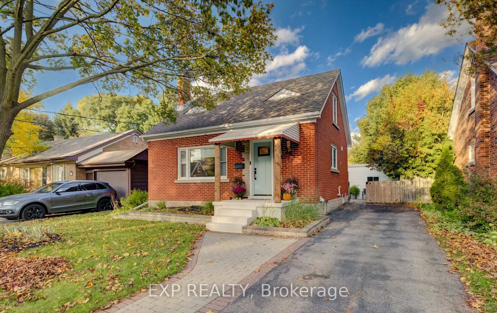 Property Photo:  36 Crestwood Avenue  ON N2H 4K7 