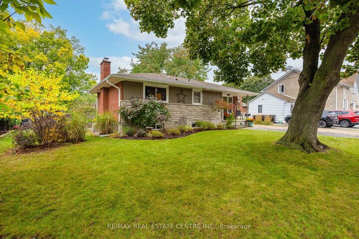 Property Photo:  218 Montrose Street S  ON N3H 2J2 