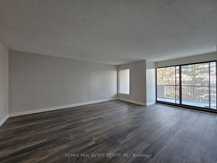 Property Photo:  260 Sheldon Avenue N 508  ON N2H 6P2 
